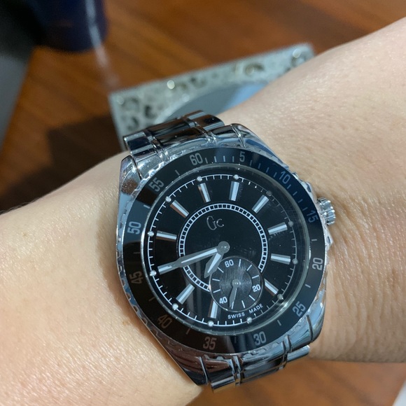 Guess Collection Watch - Picture 4 of 4